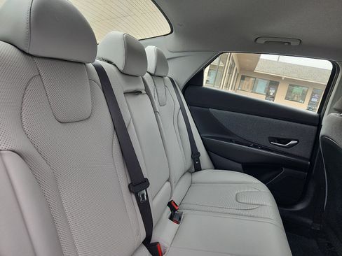 Certified 2024 Hyundai Elantra Limited FWD image 30