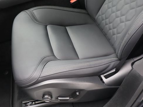 Used 2025 Volvo XC90 B6 Plus image 17