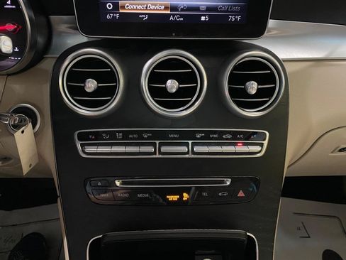 Used 2018 Mercedes-Benz GLC 300 4MATIC image 19