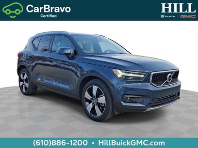 Used 2021 Volvo XC40 T5 Momentum w/ Premium Package
