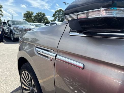 Used 2018 Lincoln Navigator Reserve w/ Technology Package AWD/4WD image 10