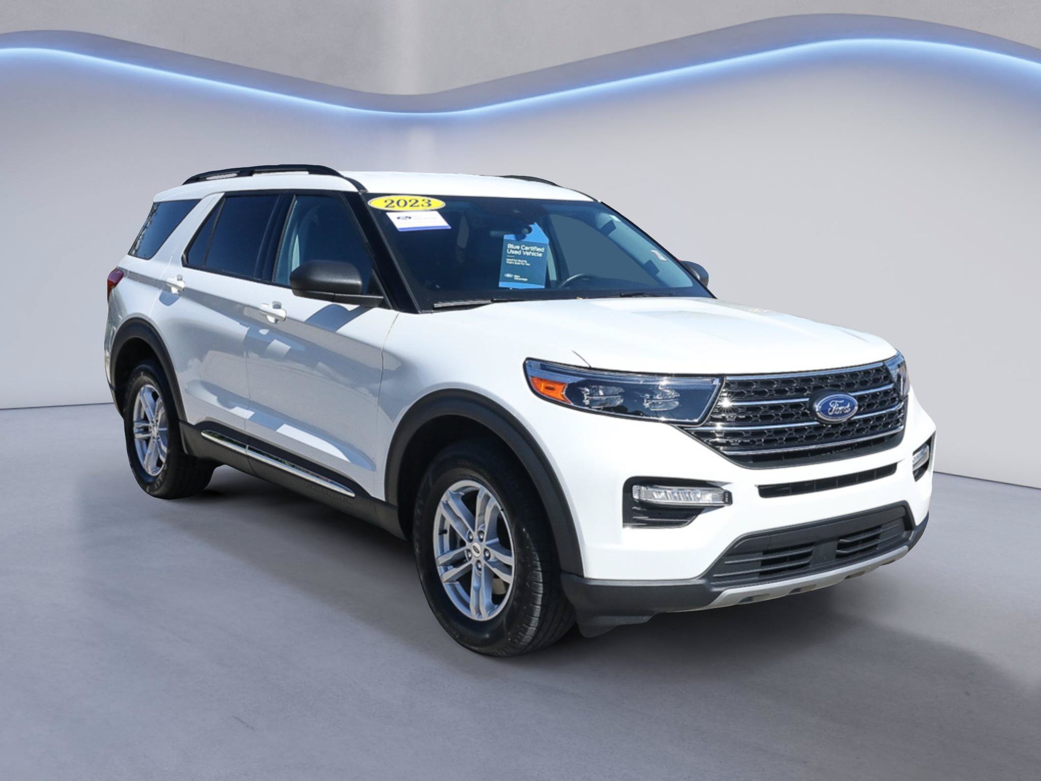 Certified 2023 Ford Explorer XLT w/ Equipment Group 202A AWD/4WD image 1