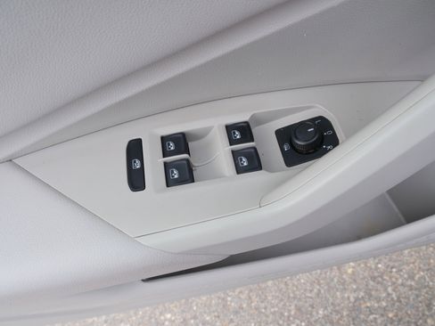 Used 2019 Volkswagen Jetta SEL image 17