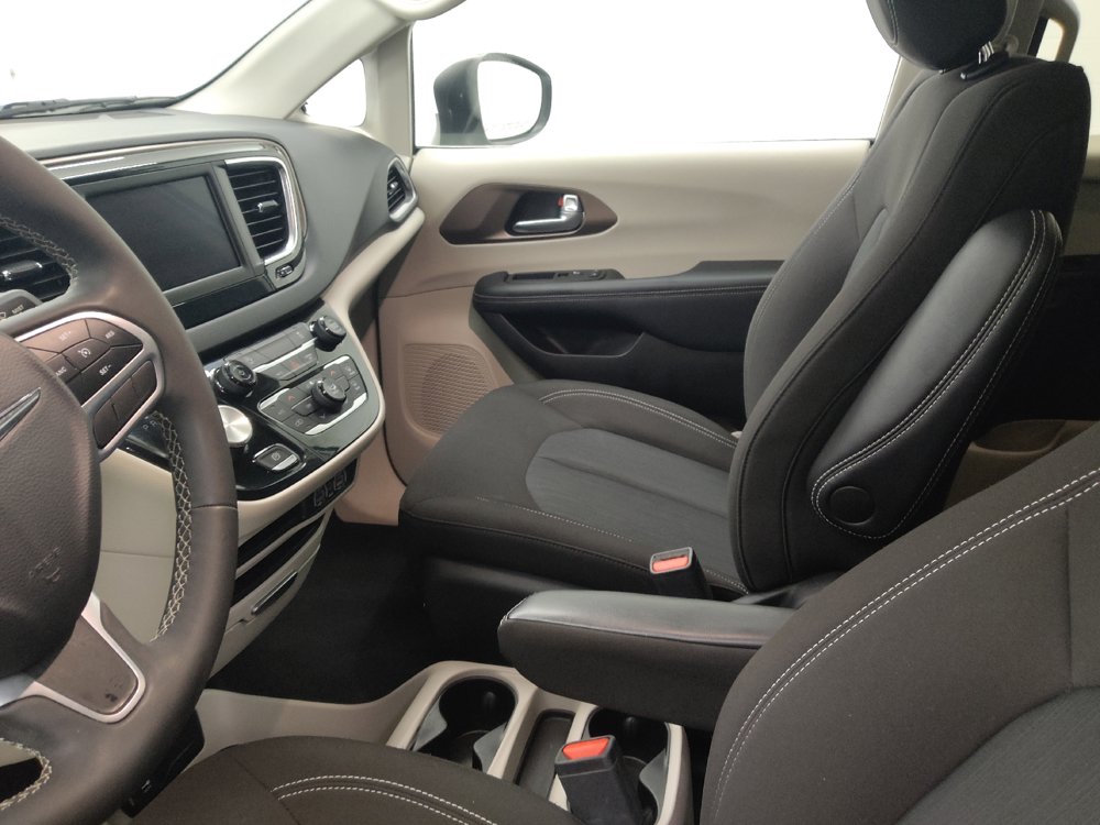Used 2023 Chrysler Voyager LX FWD image 26