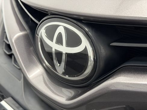 Used 2022 Toyota Camry SE FWD image 11