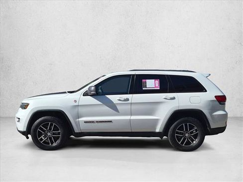Used 2017 Jeep Grand Cherokee Trailhawk w/ Trailhawk Luxury Group AWD/4WD image 8