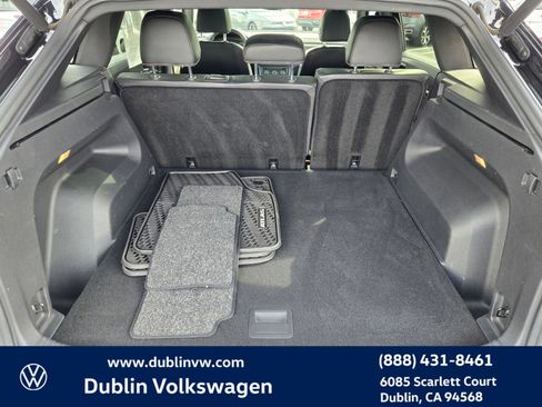 Used 2021 Volkswagen Atlas Cross Sport SE w/ Panoramic Sunroof Package image 25