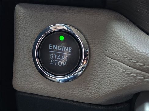 Used 2022 Ford Expedition Limited image 24