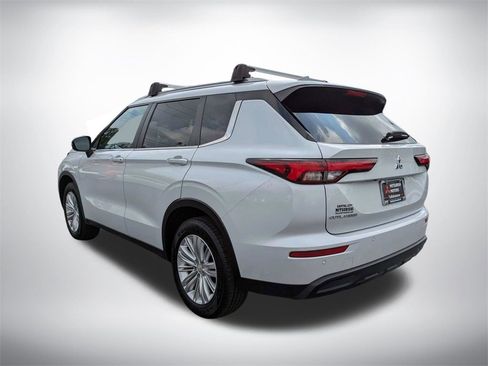 Used 2022 Mitsubishi Outlander ES image 6