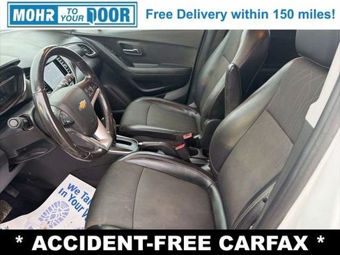 Used 2020 Chevrolet Trax LT w/ LT Convenience Package image 13