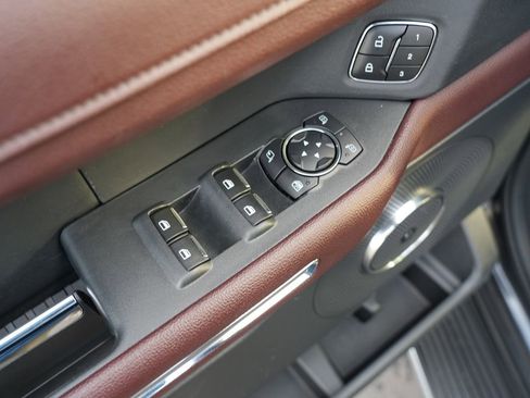 Used 2023 Ford Expedition Limited image 16