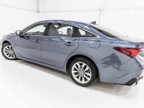 Used 2021 Toyota Avalon XLE w/ Moonroof Package FWD image 4