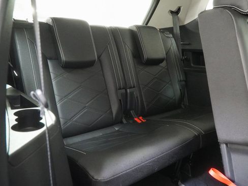 Used 2025 Volkswagen Atlas SE image 45