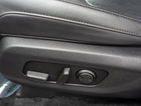 Used 2024 Kia Carnival EX FWD image 22