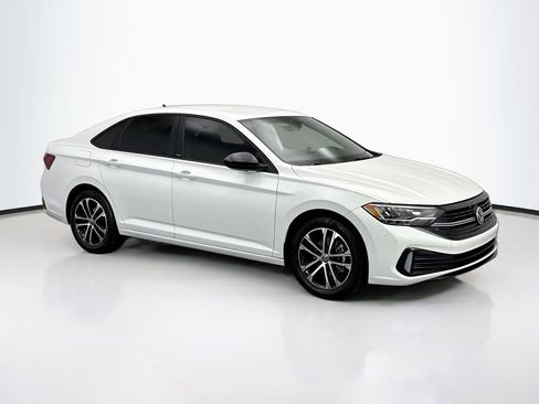 Used 2024 Volkswagen Jetta Sport image 3