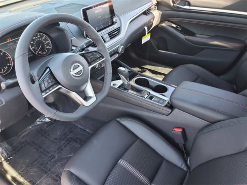 New 2025 Nissan Altima 2.5 SR image 12