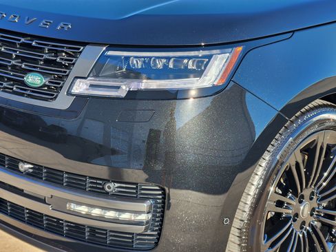 New 2025 Land Rover Range Rover Long Wheelbase SE image 9