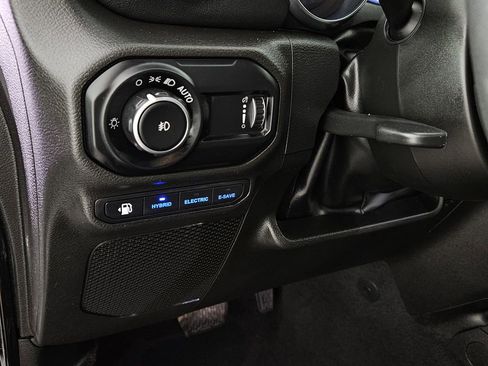 Used 2023 Jeep Wrangler Unlimited Sahara AWD/4WD image 26