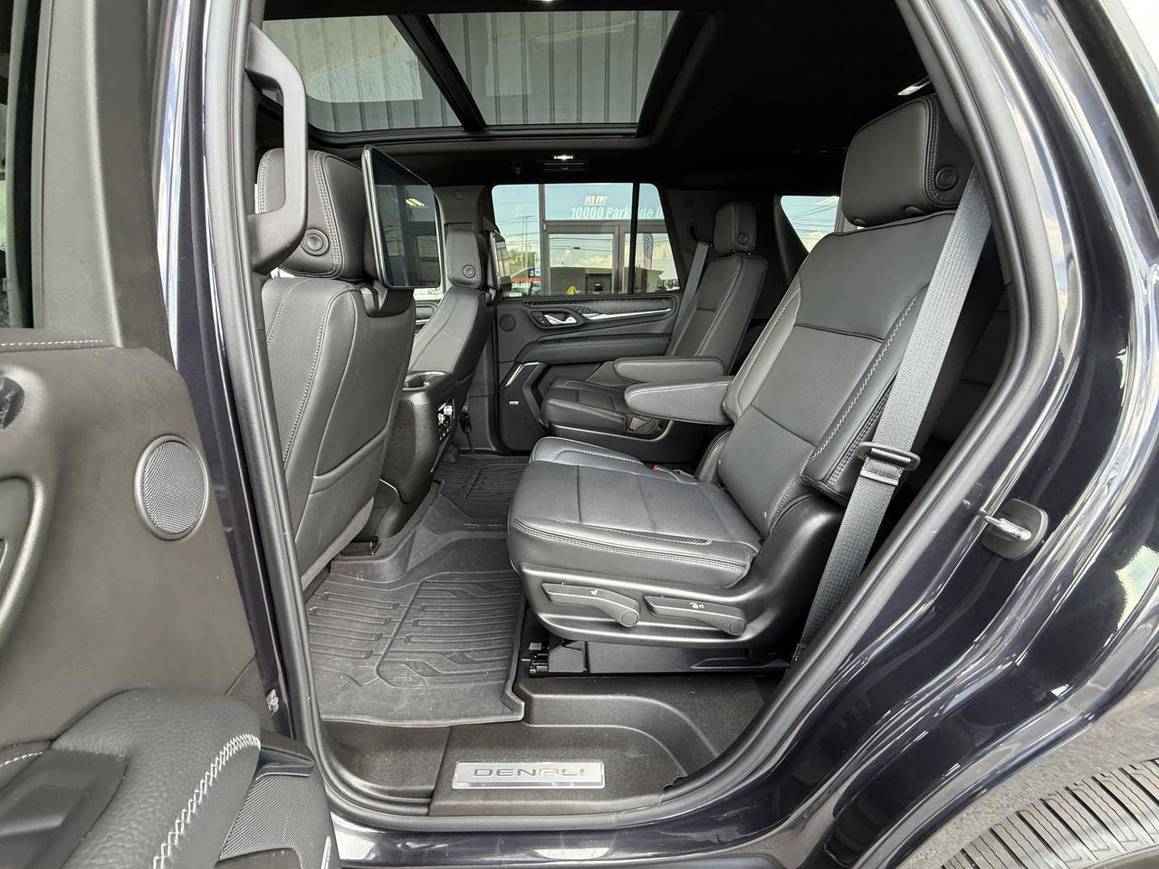Used 2024 GMC Yukon Denali w/ Advanced Technology Package AWD/4WD image 44