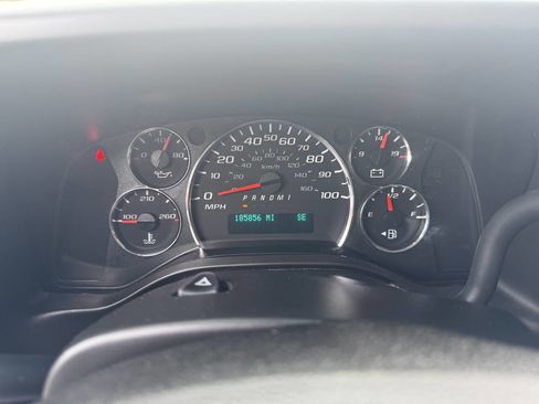 Used 2017 Chevrolet Express 2500 w/ Express Access Plus Package image 14