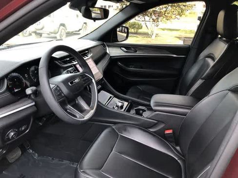 Certified 2024 Jeep Grand Cherokee L Limited w/ Black Appearance Package AWD/4WD image 11