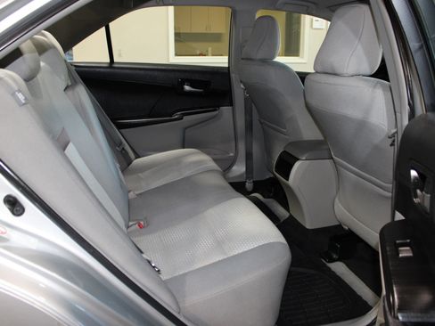 Used 2012 Toyota Camry LE FWD image 24