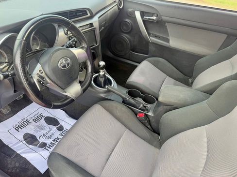 Used 2016 Scion tC image 9