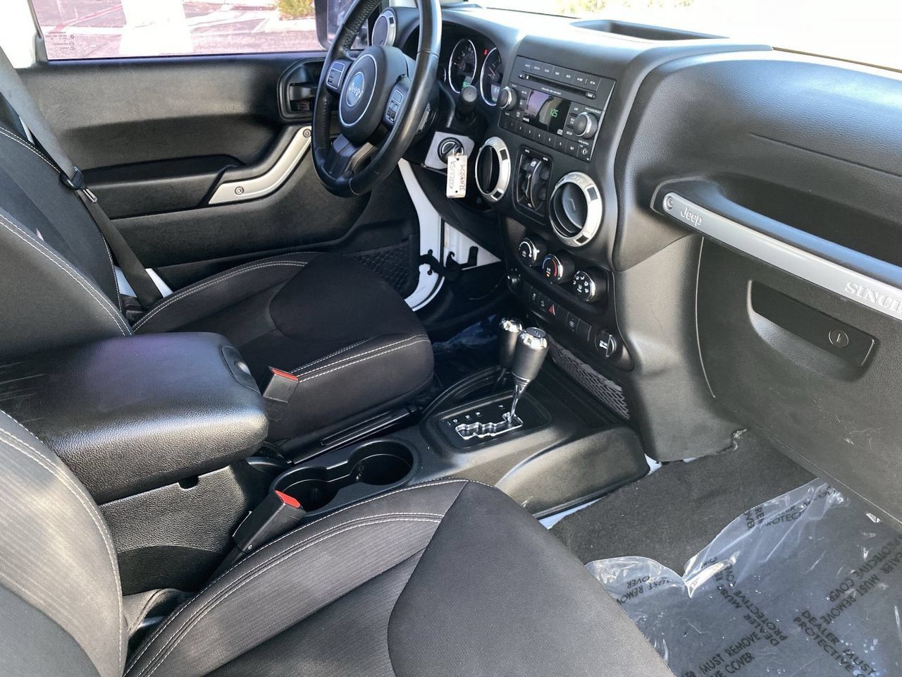 Used 2018 Jeep Wrangler Unlimited Sahara AWD/4WD image 9