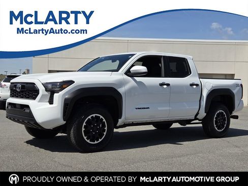 Used 2025 Toyota Tacoma TRD Off-Road AWD/4WD image 1