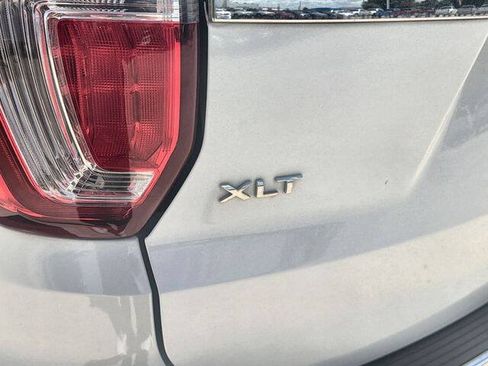 Used 2018 Ford Explorer XLT w/ Equipment Group 201A FWD image 31