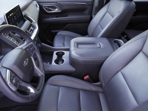 Used 2023 Chevrolet Tahoe Z71 w/ Luxury Package AWD/4WD image 11