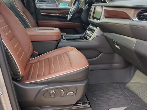 Used 2023 GMC Yukon XL Denali Ultimate image 24