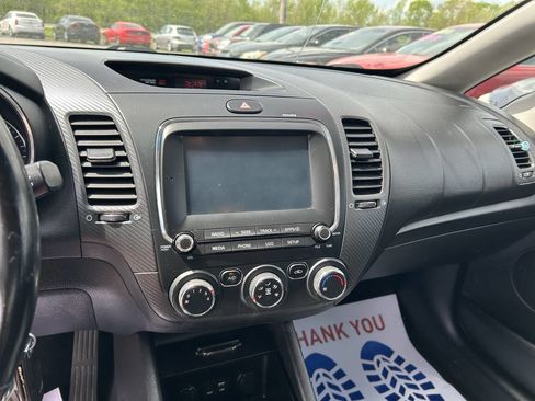 Used 2017 Kia Forte S image 11