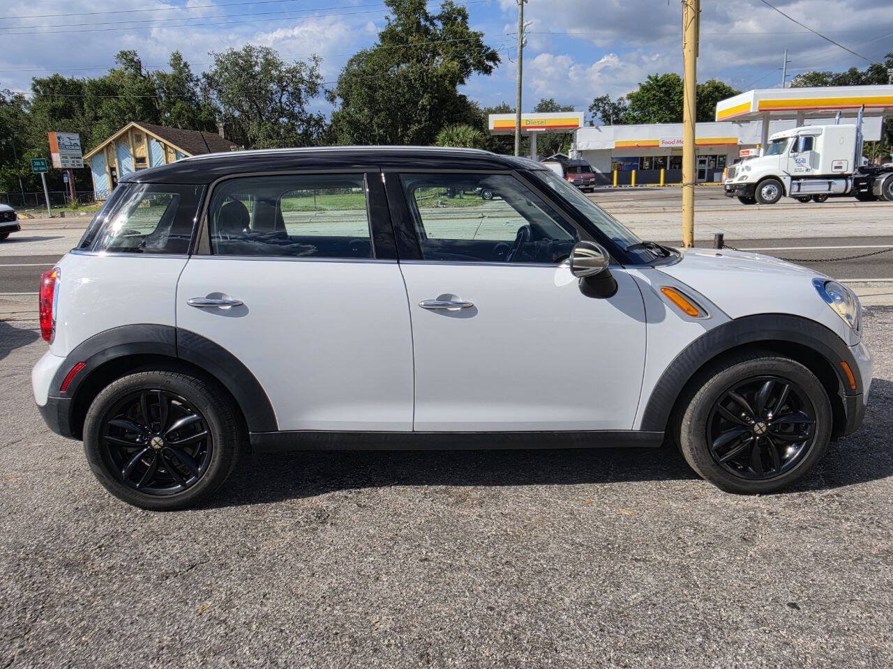 Used 2013 MINI Cooper Countryman FWD image 8