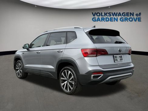 Used 2024 Volkswagen Taos SE image 5