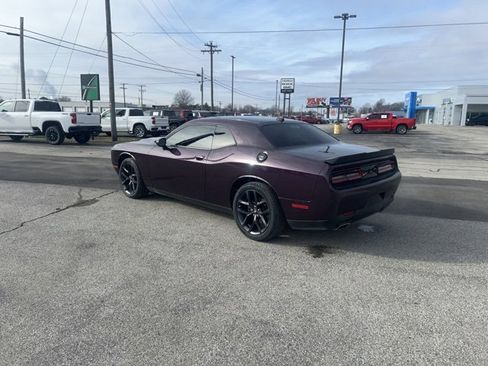 Used 2021 Dodge Challenger SXT w/ Plus Package image 9