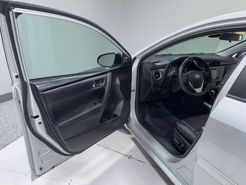 Used 2017 Toyota Corolla XLE image 10