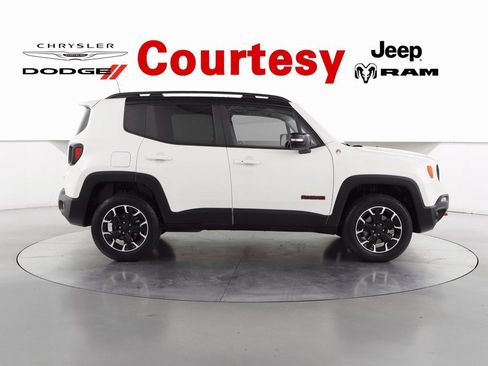Certified 2023 Jeep Renegade Trailhawk w/ Trailhawk Elite Group image 4