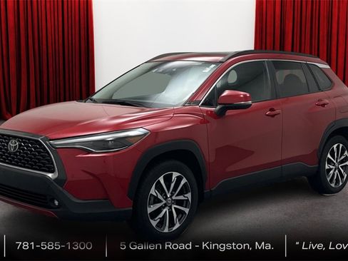 Used 2022 Toyota Corolla Cross XLE image 1