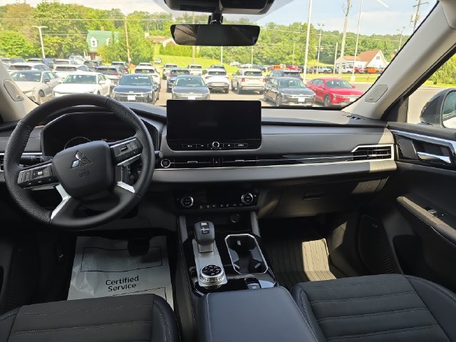 Used 2025 Mitsubishi Outlander AWD image 11