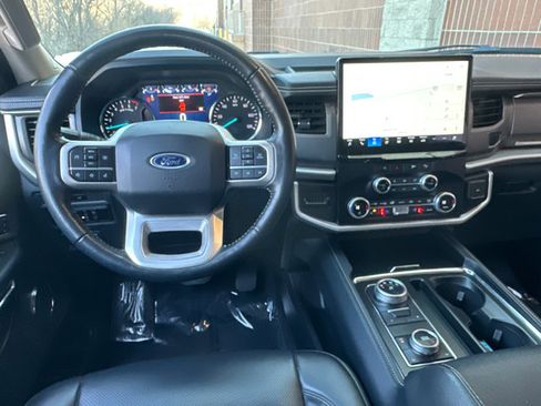 Used 2023 Ford Expedition Max XLT image 15