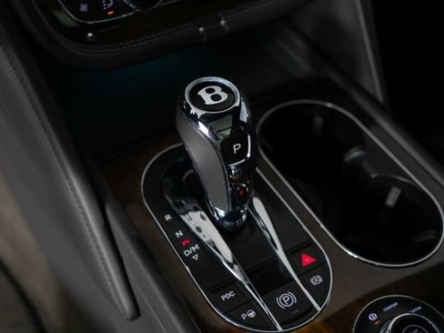 Used 2018 Bentley Bentayga AWD/4WD image 27