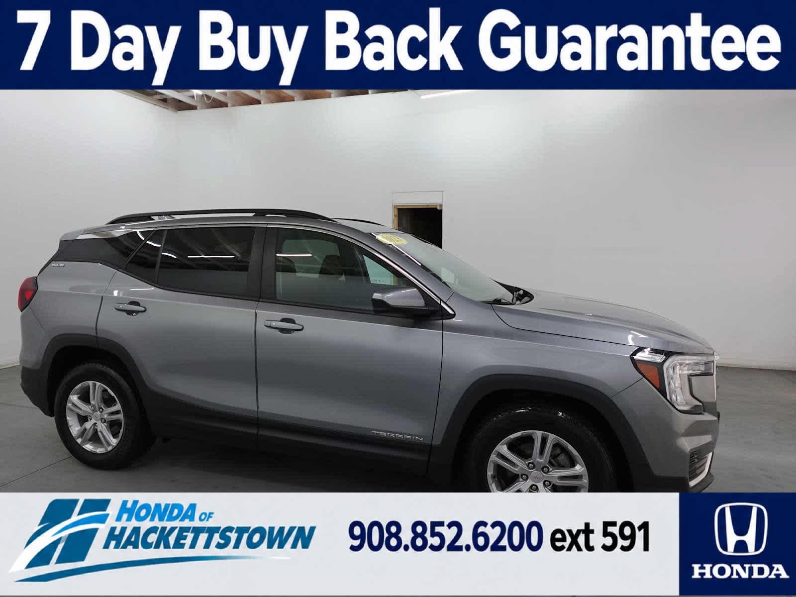 Used 2023 GMC Terrain SLE w/ Driver Convenience Package FWD image 4