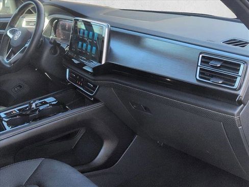 Used 2024 Volkswagen Atlas Cross Sport SE image 21