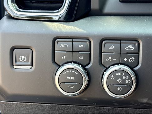 New 2026 GMC Sierra 3500 Denali Ultimate AWD/4WD image 10
