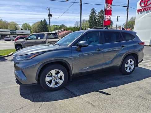 Used 2023 Toyota Highlander L AWD/4WD image 6