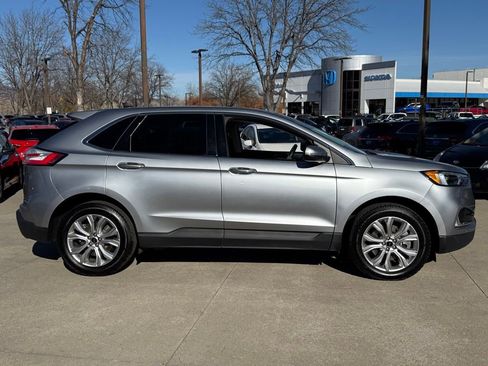 Used 2023 Ford Edge Titanium image 3