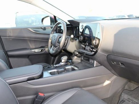 Certified 2024 Lexus NX 250 FWD image 5