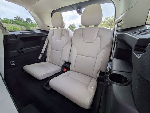 New 2026 Volvo XC90 T8 Ultra w/ Lounge Package AWD/4WD image 18
