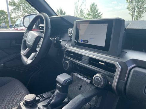 Used 2025 Toyota 4Runner SR5 AWD/4WD image 30